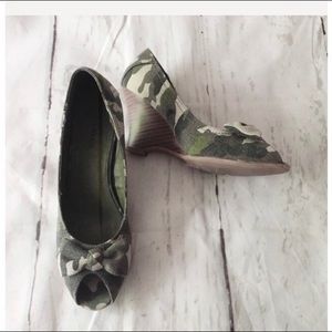 Gomax Camouflage Wedge Heels Shoes Size 7